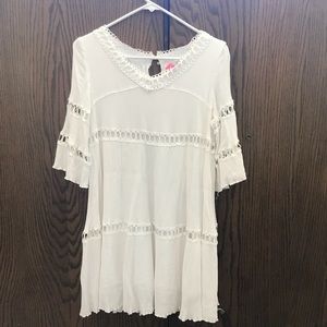 Beautiful white boho dress! 🌿